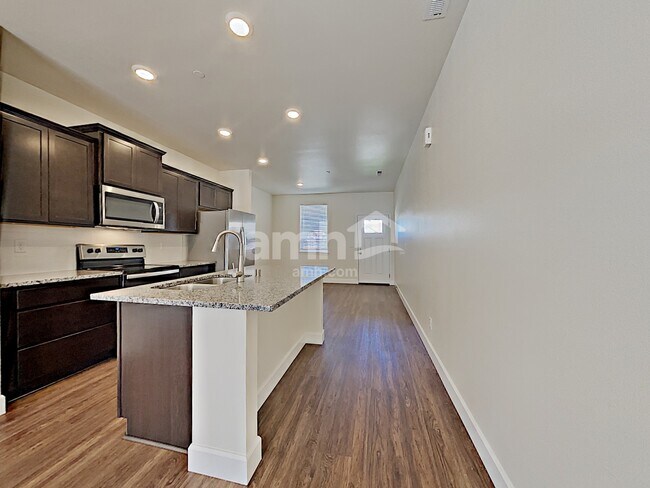 Building Photo - 10602 137th St E