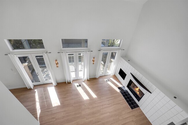 Building Photo - 320 Detering St