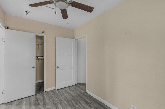 Building Photo - 10627 1/2 S Vermont Ave