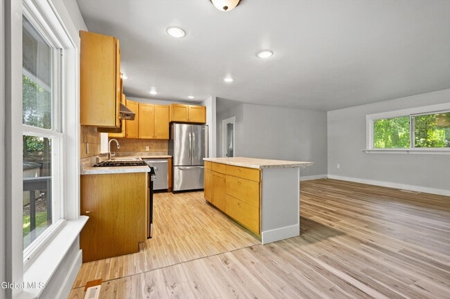 Building Photo - 99 1/2 Walworth St