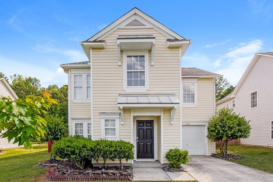 Primary Photo - 2613 Quarry Ridge Ln
