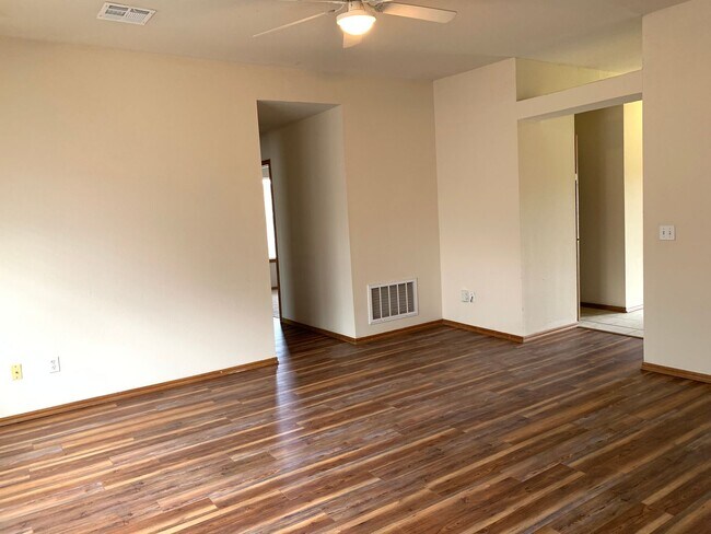 Building Photo - Great Home Fantastic Price!