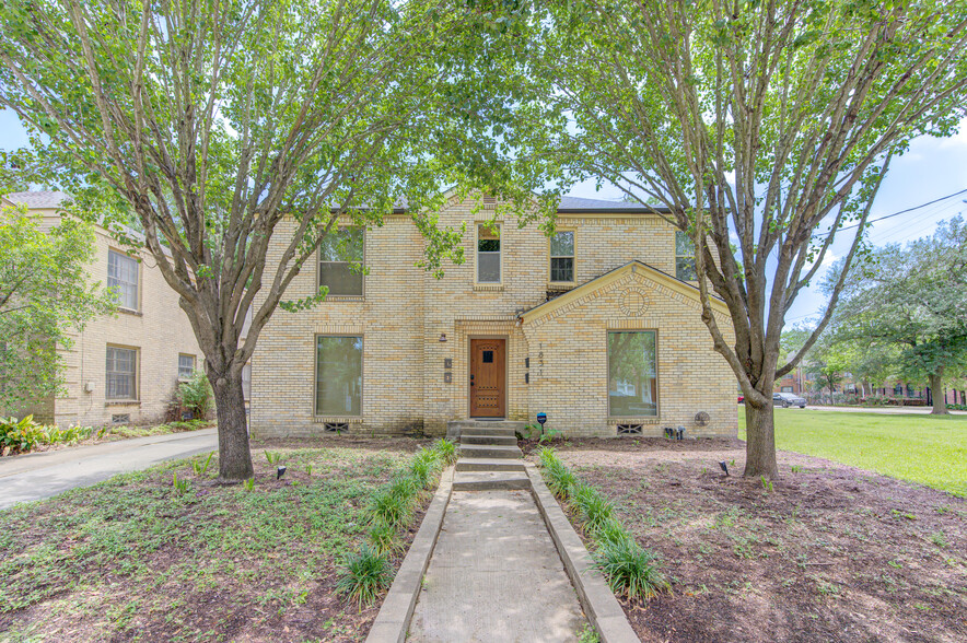 Building Photo - 1831 Sul Ross St