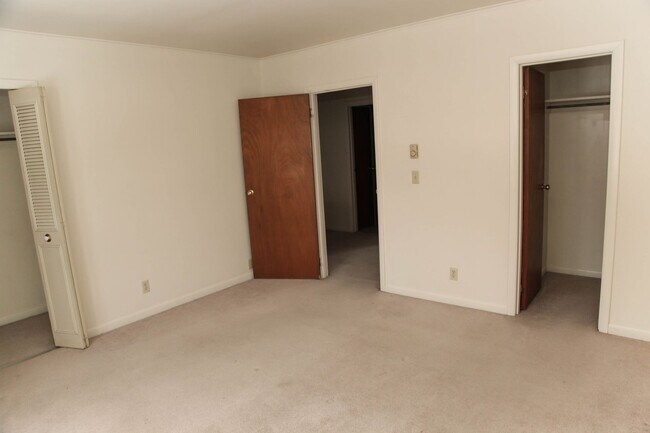 Building Photo - MT311