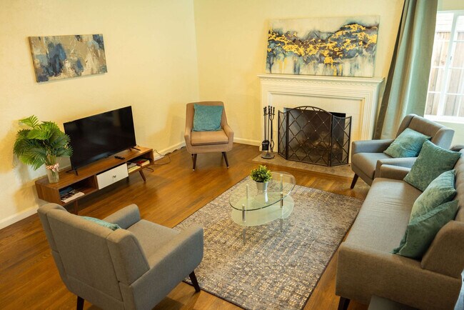 Primary Photo - 240 E Hedding St