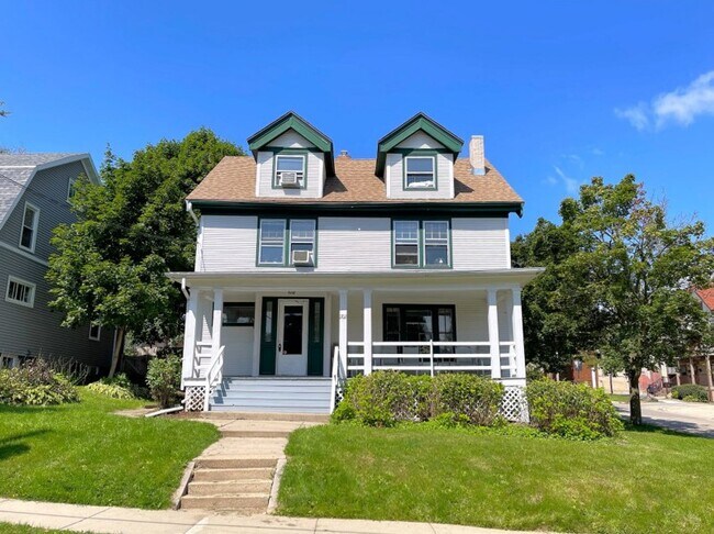 Building Photo - 1702 Madison St