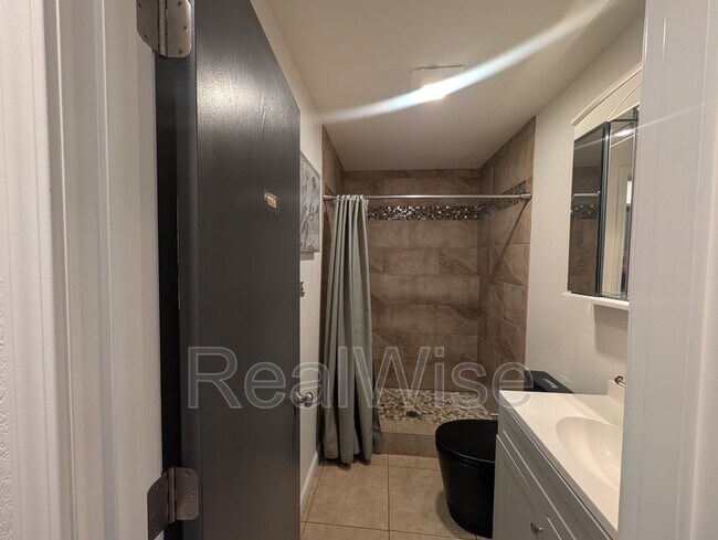 Building Photo - 539 Hatfield Dr