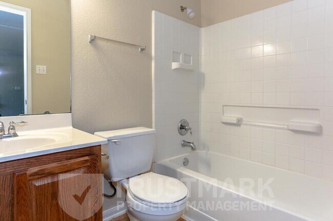 Building Photo - 212 Crowfoot Dr