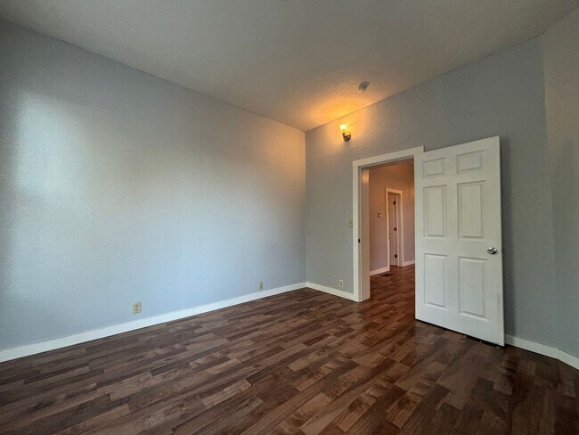 Building Photo - 421 Mt Ida St