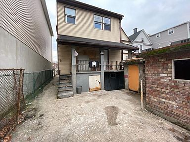 Building Photo - 357 N 7th St