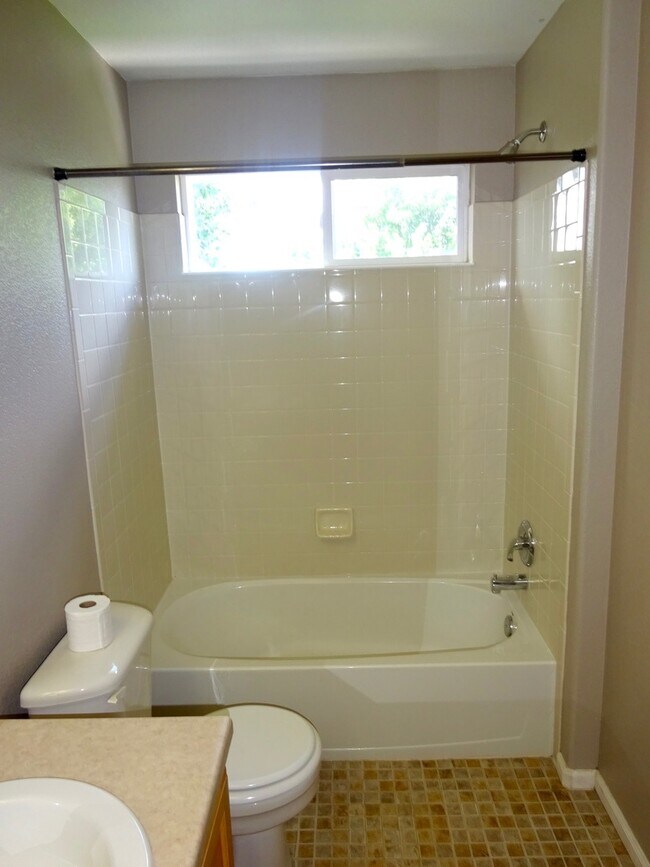 Building Photo - Beautiful 4 Bedroom Home In Parker - Piner...