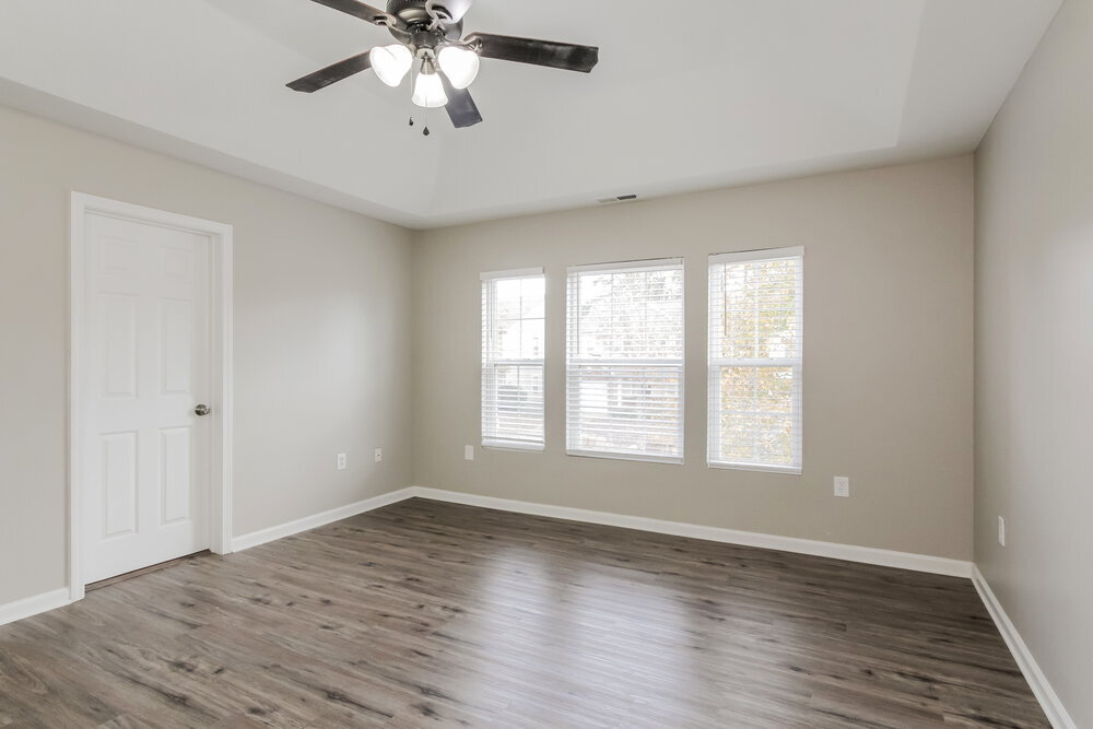 Building Photo - 10243 Hugue Way