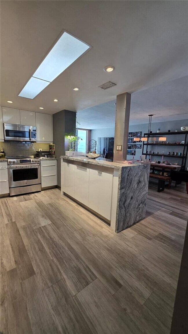 Building Photo - 5825 Collins Ave