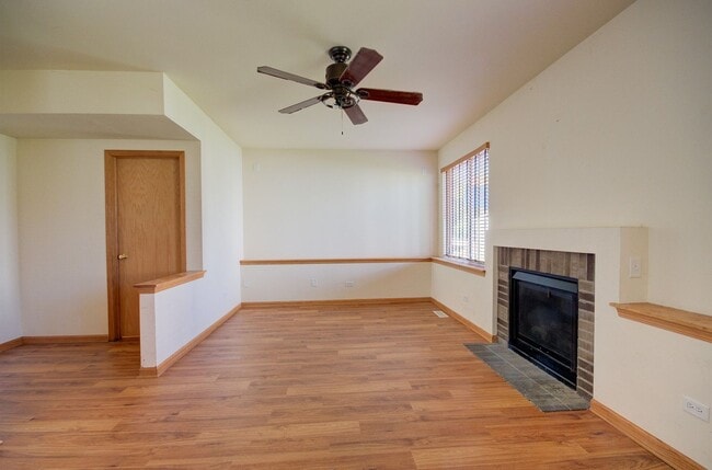 Building Photo - Updated 3 bd 2.5 ba updated home