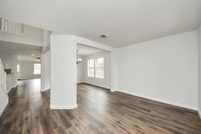 Building Photo - 2703 Edgewick Elm St