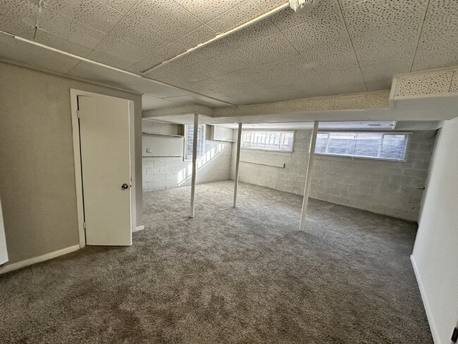 Building Photo - AVAILABLE JULY! Student Housing near DU Campus!