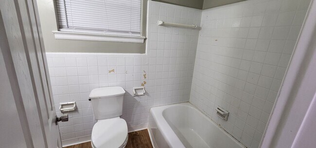 Building Photo - Single Family Home 3BR / 2.5BA
