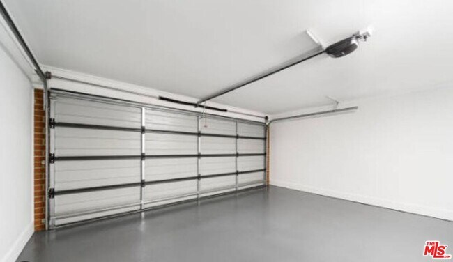 Building Photo - 1920 S Sherbourne Dr