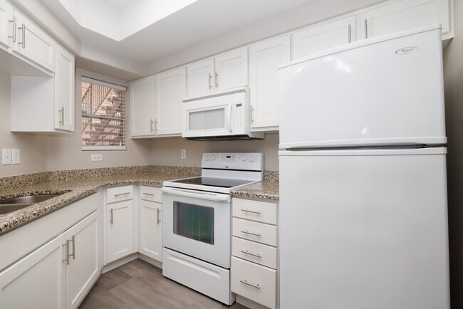 Building Photo - 10410 N Cave Creek Rd