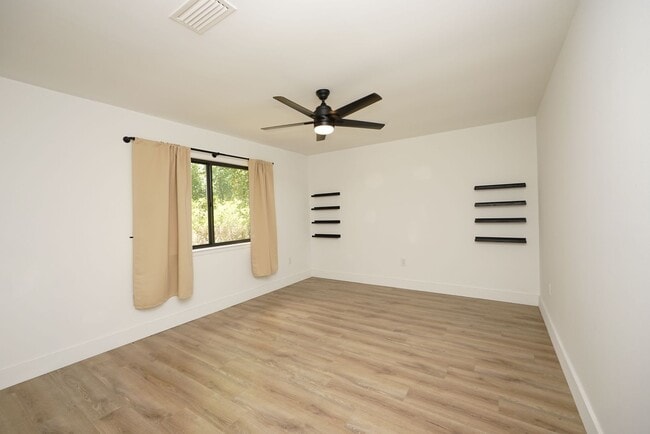 Building Photo - Updated Home in Rocky Bayou