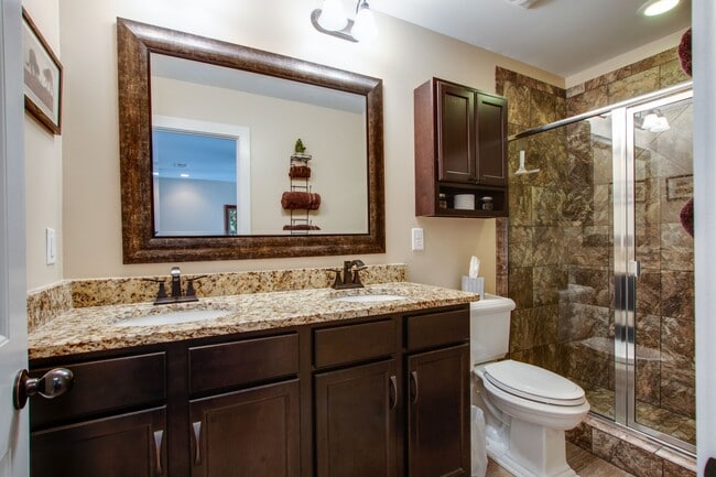 6 yrs new & walking distance from new pool - 1632 Shadow Green Dr