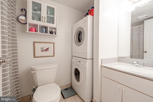 Building Photo - 1906 Valley Dr