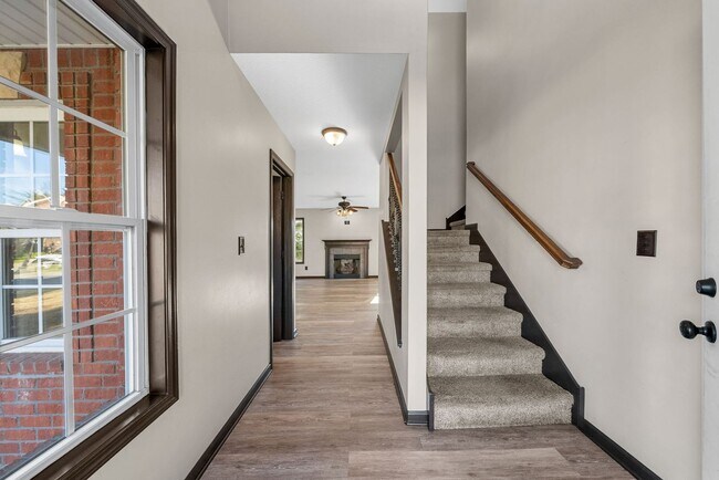 Building Photo - 4 Bedroom Pet Friendly Home For Rent!