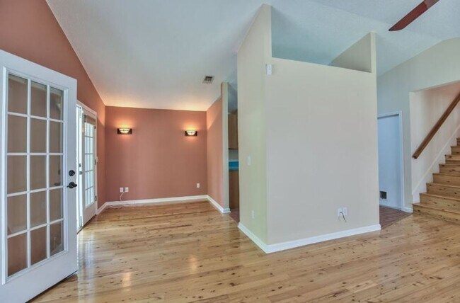 Building Photo - Beautiful 3x2 Home