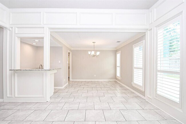 Building Photo - 811 Sugar Plum Cir