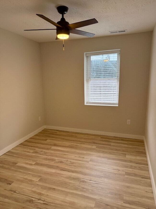 Building Photo - 939 Chateau Ave