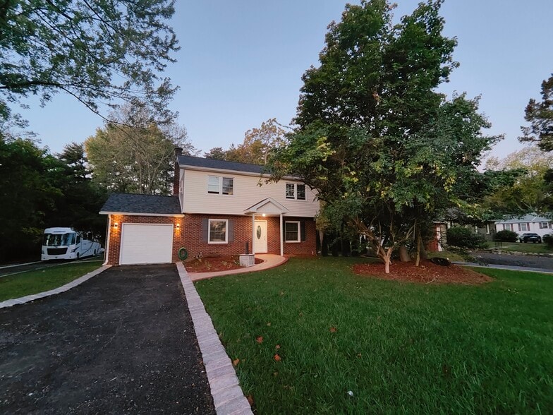 Building Photo - 936 Durham Rd