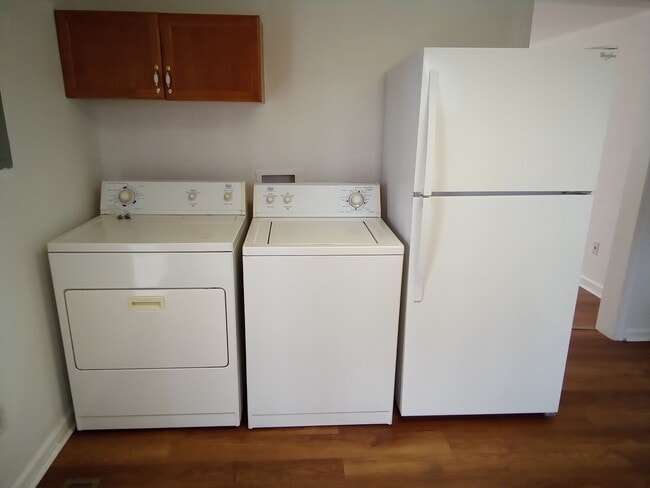 Building Photo - Maryville 37804 - 1 bedroom, bath in duplex, bottom unit - Contact Sharon Arnwine (865) 313-7215