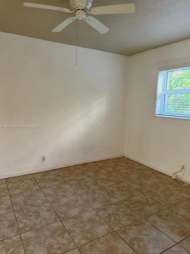 Building Photo - 22 SE 3rd Terrace