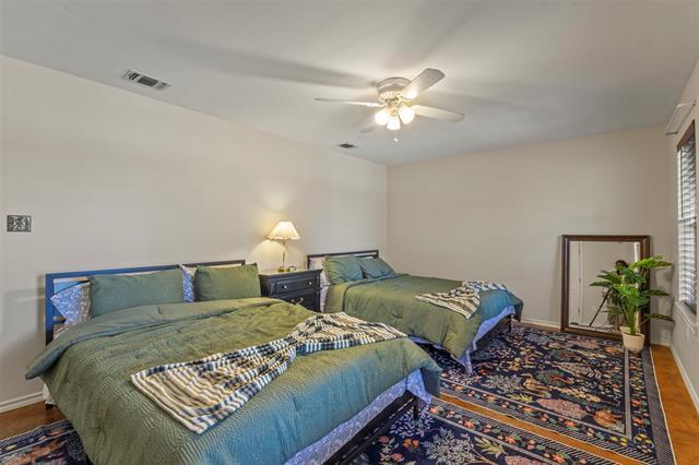 Building Photo - 1522 Oakwood Dr