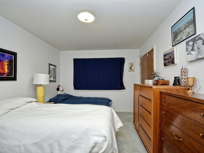 Building Photo - 6001 Highland Hills Dr