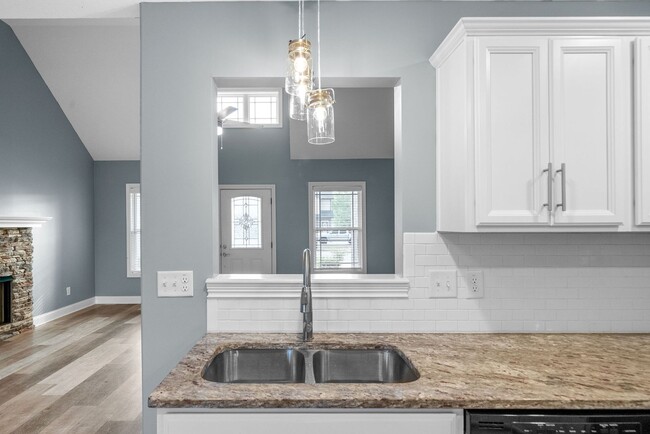 Building Photo - Pet Friendly Three Bedroom with Bonus!
