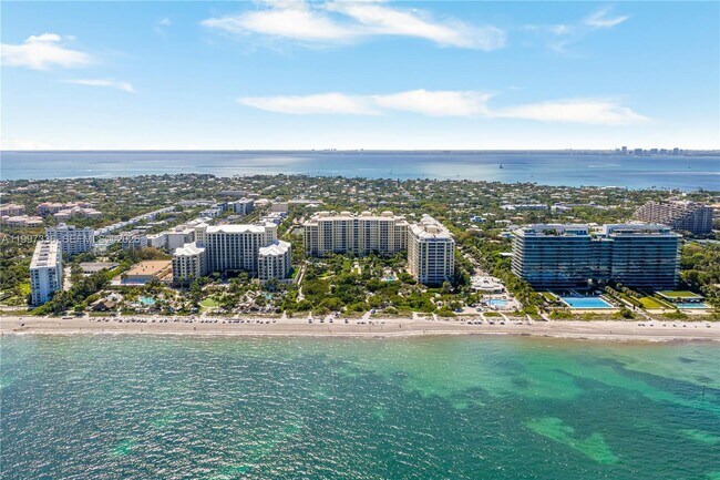 Building Photo - 445 Grand Bay Dr