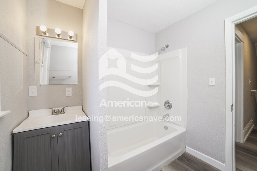 Building Photo - 2716 N Peoria Ave