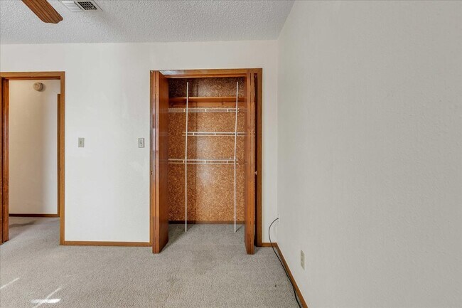 Building Photo - 8929 NE 52nd St