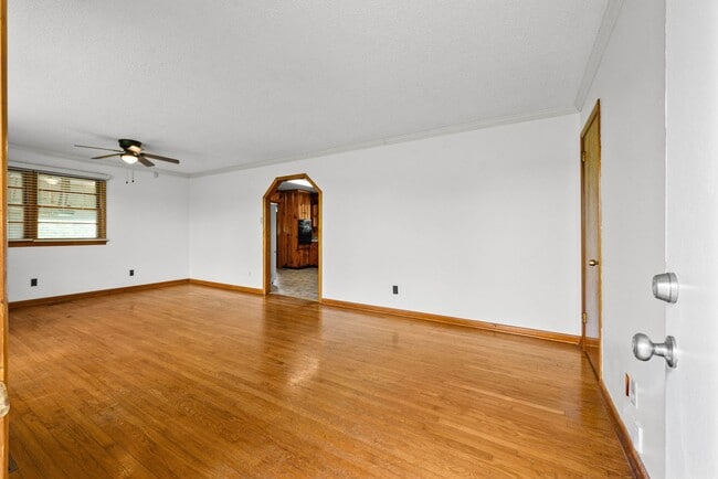 Building Photo - Pet Friendly Two Bedroom!