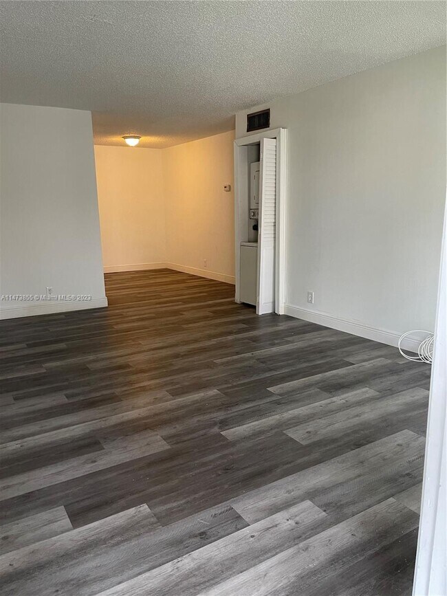 Building Photo - 11586 Royal Palm Blvd