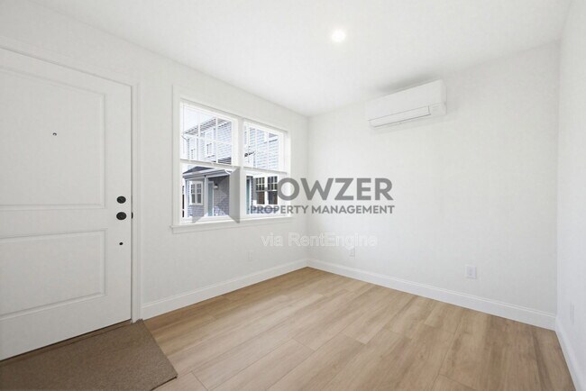 Building Photo - 24 Crocker St