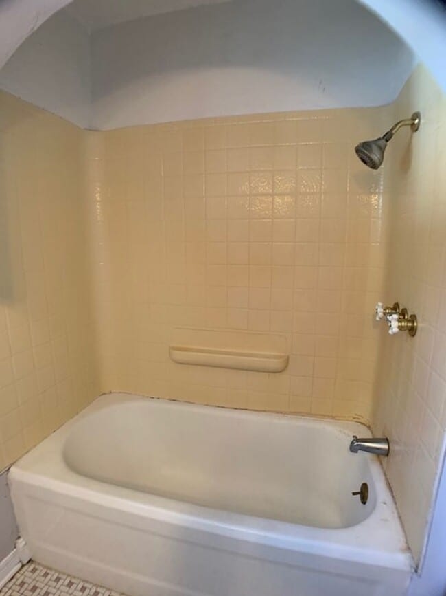 Primary Photo - Huge 3 Bedroom OKC - Great Neighborhood