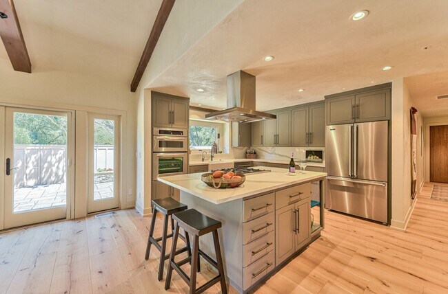 Building Photo - Luxury Living in Corral de Tierra!
