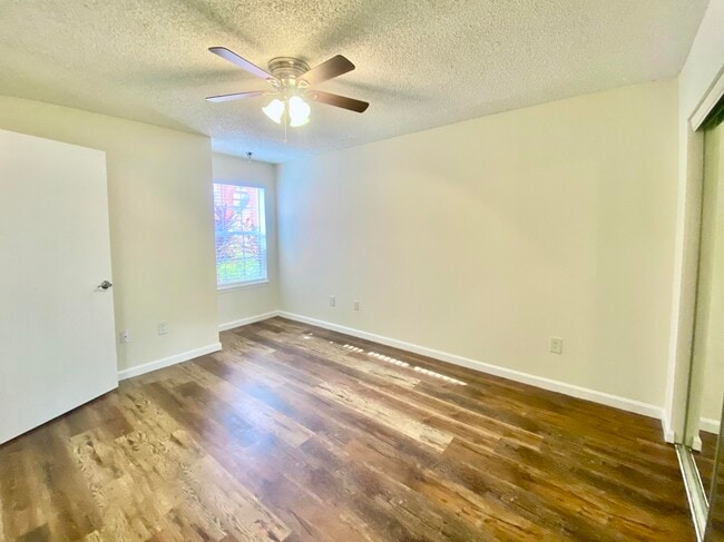 Building Photo - 1055 Crystal Way