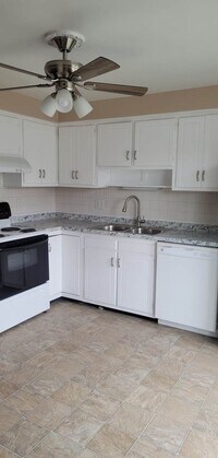 Building Photo - 2 Bedroom 1 Bath