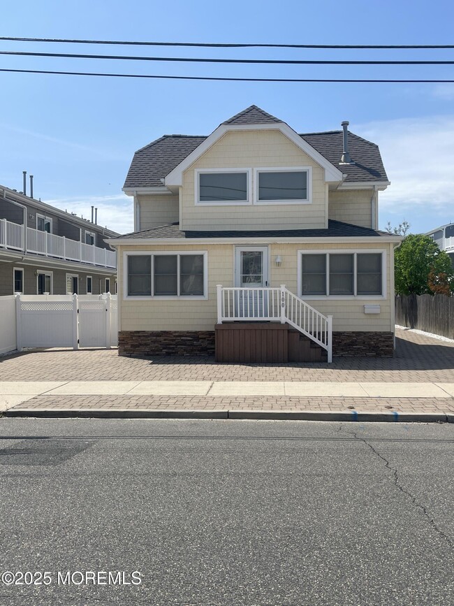 Primary Photo - 100 Vance Ave