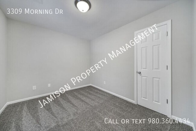 Building Photo - 3309 Morning Dr