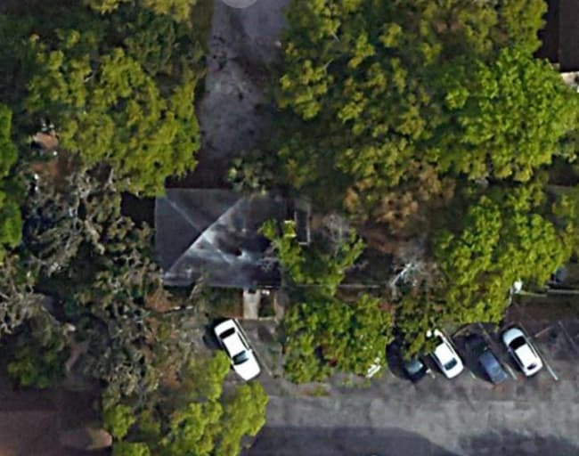Building Photo - Royal Palm Carriage House