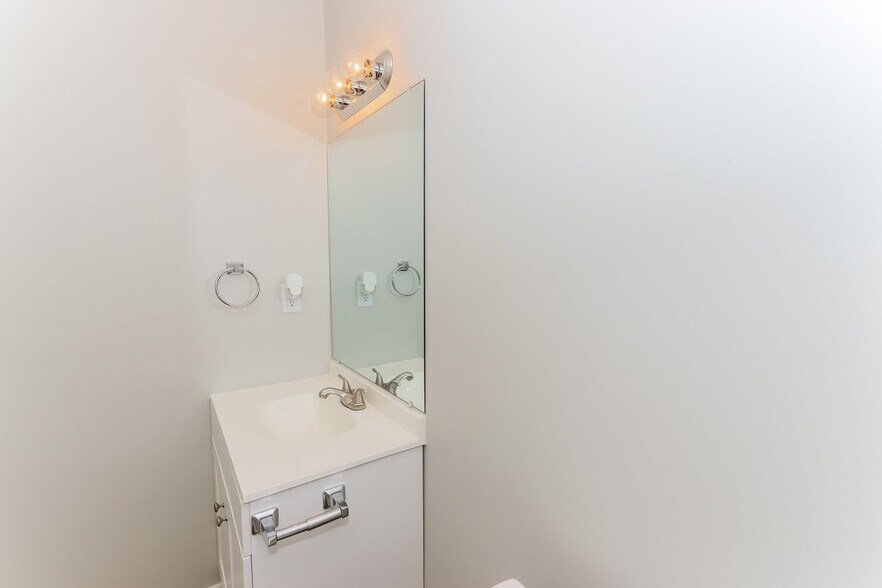 Building Photo - 1570 Engle Dr